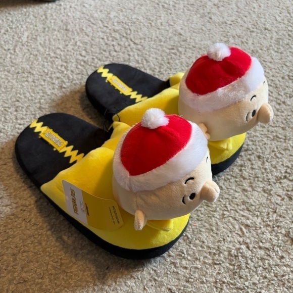 Peanuts Charlie Brown Plush 3D Slippers Christmas NEW Santa Hat 9/10 Men’s main image 5